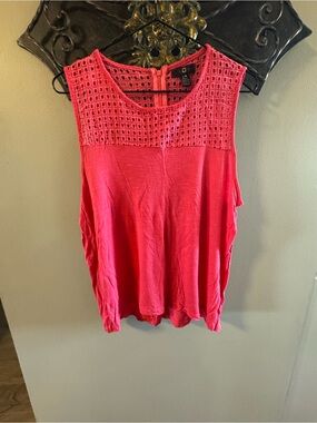 All Tanks 3 for $15!! 🎉 
Crochet Yoke Sleeveless Tank - Pink